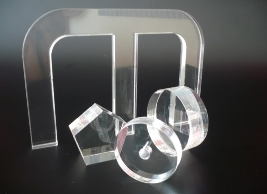 PS Design Kft.: Reklámipari alapanyagok, világítástechnikai komponensek, professzionális információs táblarendszer, dekoratív rögzítéstechnikai elemek, neonrekámok alapanyagainak forgalmazása.